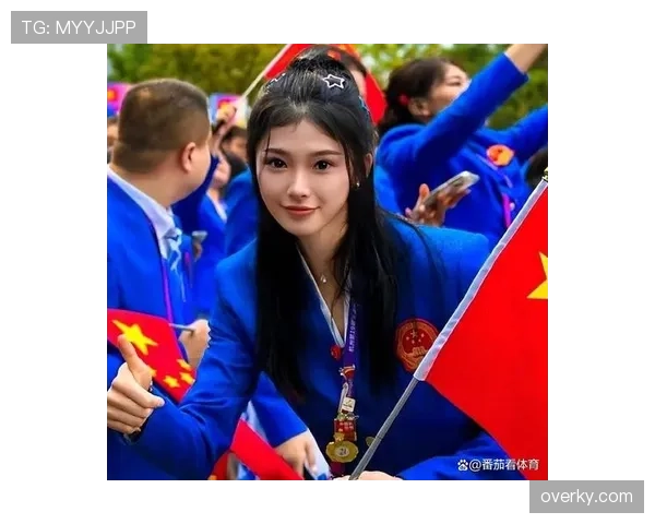 吴艳妮赛场像动作戏女主，街头却像随便逛超市的邻家大姐——这反差太上头